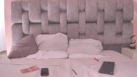 Snapshot of laurensnow1_ chatting on 06-12-26, 03:55 Lauren online show from 06-12-26, 03:55