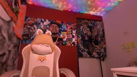 Laurent online show from 10-17-25, 04:04