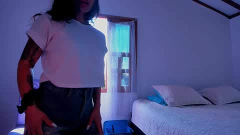 Lucie  online show from 02-12-25, 03:05