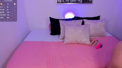 Snapshot of laurenxxl chatting on 01-29-25, 03:54 Lauren online show from 01-29-25, 03:54