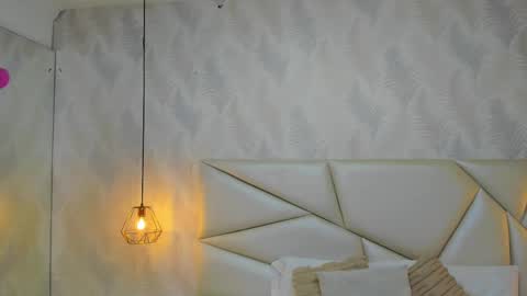 Snapshot of laurettedela_roux chatting on 11-19-25, 11:54 Laurent online show from 11-19-25, 11:54