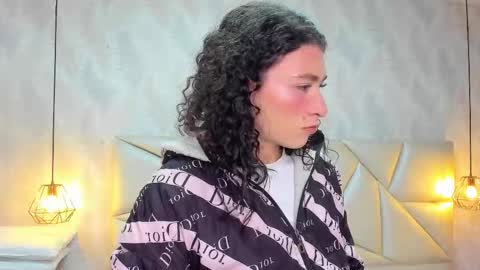 Snapshot of laurettedela_roux chatting on 11-25-25, 11:21 Laurent online show from 11-25-25, 11:21