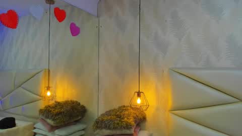 Snapshot of laurettedela_roux chatting on 11-29-25, 11:35 Laurent online show from 11-29-25, 11:35