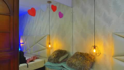 Snapshot of laurettedela_roux chatting on 11-30-25, 10:19 Laurent online show from 11-30-25, 10:19