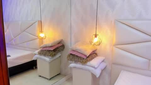 Snapshot of laurettedela_roux chatting on 12-14-25, 09:58 Laurent online show from 12-14-25, 09:58