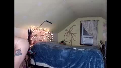 Lauren online show from 12-18-24, 10:57