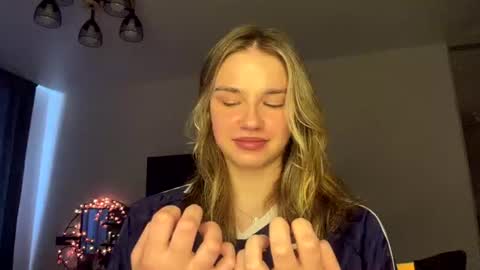 Bella online show from 06-15-26, 11:34