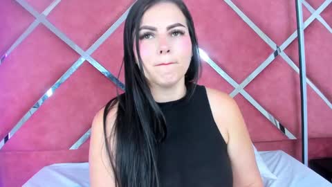 Snapshot of lauryjonson_ chatting on 01-15-25, 10:57 LauryJonson online show from 01-15-25, 10:57