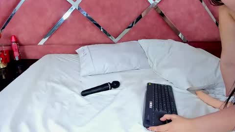 Snapshot of lauryjonson_ chatting on 02-08-25, 09:36 LauryJonson online show from 02-08-25, 09:36