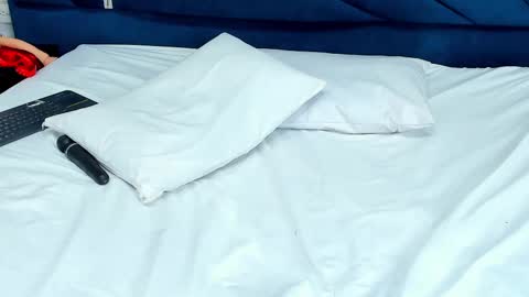 Snapshot of lauryjonson_ chatting on 02-11-25, 08:10 LauryJonson online show from 02-11-25, 08:10