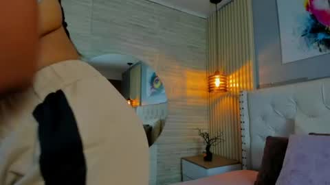 Lauryn online show from 07-21-26, 12:07