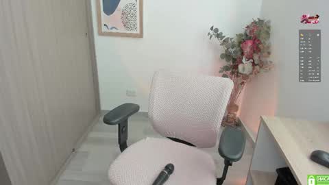 Snapshot of lauryn_chills chatting on 10-09-25, 05:33 Lauryn online show from 10-09-25, 05:33