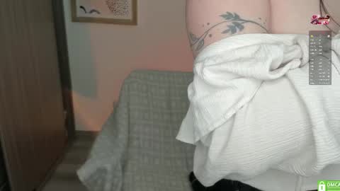 Snapshot of lauryn_chills chatting on 10-11-25, 09:02 Lauryn online show from 10-11-25, 09:02