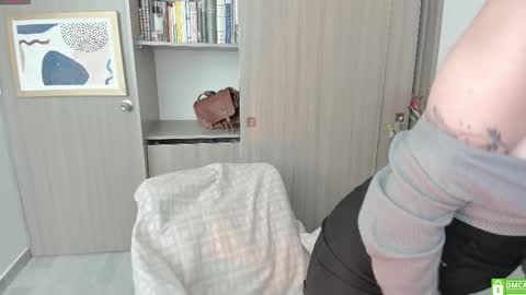 Snapshot of lauryn_chills chatting on 11-24-25, 06:40 Lauryn online show from 11-24-25, 06:40