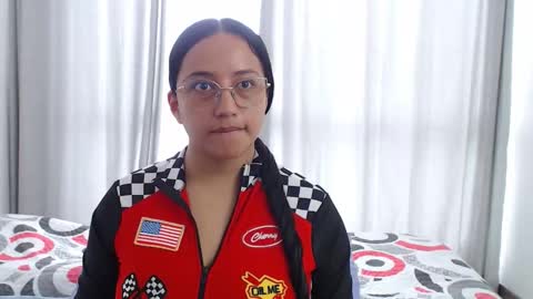 Snapshot of lauu_jones chatting on 11-16-25, 05:40 Laura online show from 11-16-25, 05:40