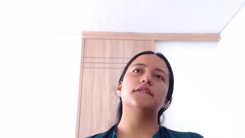 Snapshot of lauu_jones chatting on 11-17-25, 05:19 Laura online show from 11-17-25, 05:19