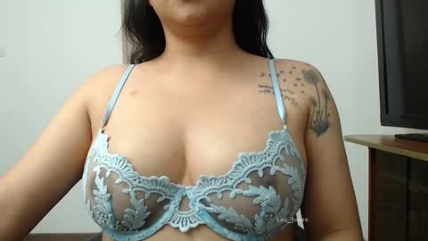 Snapshot of lauu_jones chatting on 11-26-25, 02:01 Laura online show from 11-26-25, 02:01