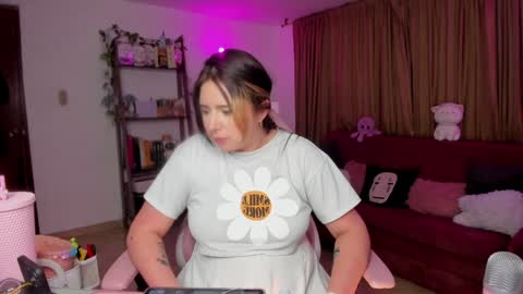 Snapshot of lauu_r chatting on 01-02-25, 02:33 online show from 01-02-25, 02:33