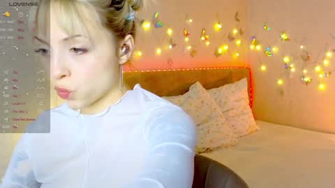 Snapshot of lavenderlav chatting on 01-12-25, 03:25 Melissa online show from 01-12-25, 03:25