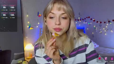 Snapshot of lavenderlav chatting on 03-11-25, 01:23 Melissa online show from 03-11-25, 01:23