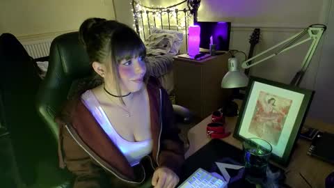 Lavenderrzz online show from 11-18-25, 01:48