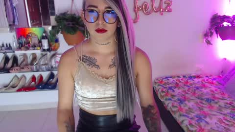 Snapshot of laveneno_ortiz07 chatting on 01-08-25, 09:44 Cristina online show from 01-08-25, 09:44