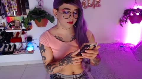 Snapshot of laveneno_ortiz07 chatting on 11-12-25, 11:36 Cristina online show from 11-12-25, 11:36