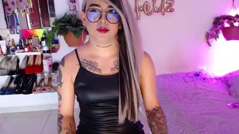 Snapshot of laveneno_ortiz07 chatting on 12-13-25, 11:43 Cristina online show from 12-13-25, 11:43