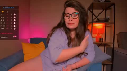 Snapshot of laverna_black chatting on 02-14-25, 03:00 Laverna online show from 02-14-25, 03:00