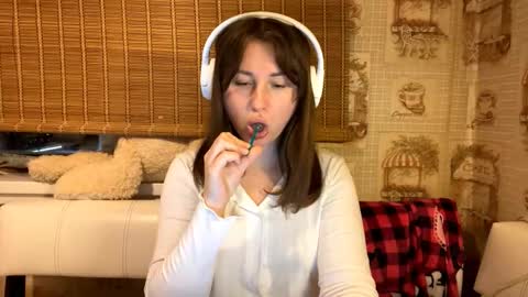 Snapshot of lavinabinney chatting on 12-05-25, 03:20 Emily online show from 12-05-25, 03:20