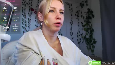 Snapshot of lavinell chatting on 09-19-25, 09:54 Mia online show from 09-19-25, 09:54