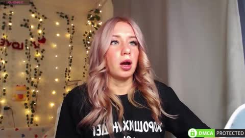 Snapshot of lavinell chatting on 09-21-25, 03:46 Mia online show from 09-21-25, 03:46