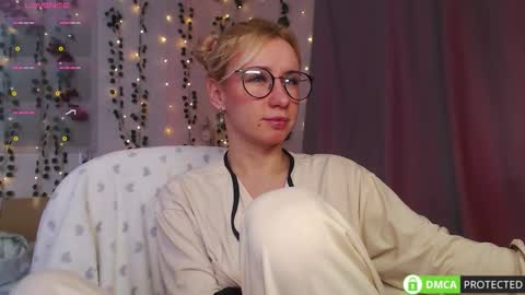 Mia online show from 02-24-26, 10:02