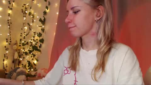 Mia online show from 05-12-26, 03:53