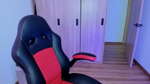 laylaah online show from 10-31-25, 12:33