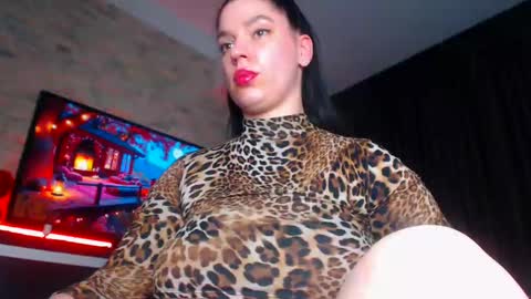 Snapshot of laya_moon chatting on 10-26-25, 12:00 LayaMoon online show from 10-26-25, 12:00