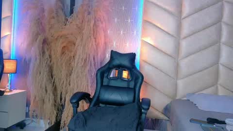 Snapshot of layadoll chatting on 10-20-25, 03:51 laya online show from 10-20-25, 03:51