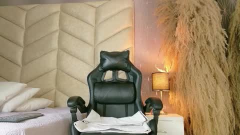 Snapshot of layadoll chatting on 11-20-25, 04:01 laya online show from 11-20-25, 04:01