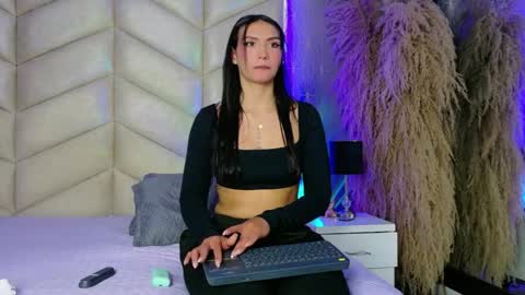 Snapshot of layadoll chatting on 11-23-25, 02:44 laya online show from 11-23-25, 02:44