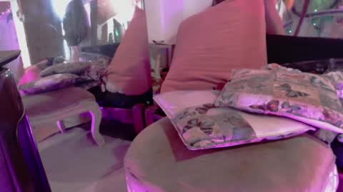 Laye19 online show from 01-14-25, 05:23