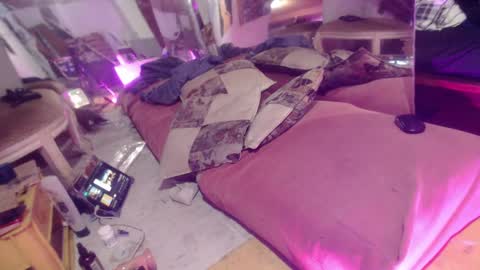 Laye19 online show from 01-26-25, 04:51