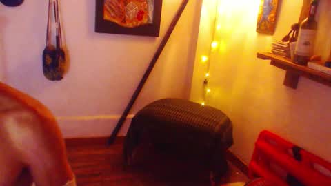 Laye19 online show from 09-25-25, 02:04