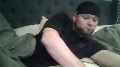 Snapshot of layinlow42 chatting on 12-19-24, 10:10 layinlow42 online show from 12-19-24, 10:10