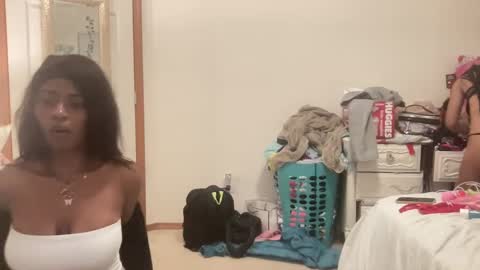 layla online show from 09-26-25, 07:23