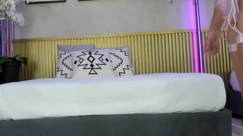 Layla online show from 04-20-26, 04:26