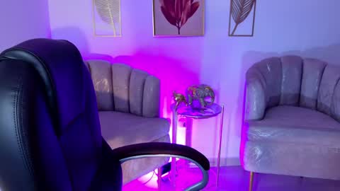 Layla Breezee online show from 04-29-26, 11:47