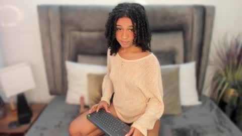 Snapshot of layla_clarke chatting on 02-28-25, 03:37 layla_clarke online show from 02-28-25, 03:37