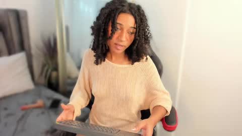 Snapshot of layla_clarke chatting on 02-28-25, 09:47 layla_clarke online show from 02-28-25, 09:47