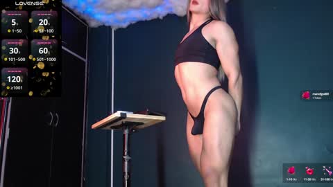 Layla   help me with your thumbs up its important  online show from 12-12-24, 09:37