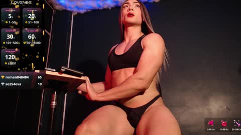 Layla   help me with your thumbs up its important  online show from 02-08-25, 07:49